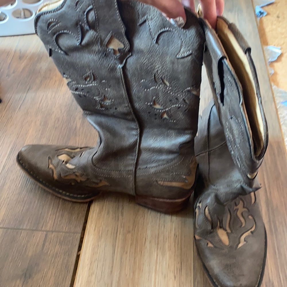 Brown cowgirl boots